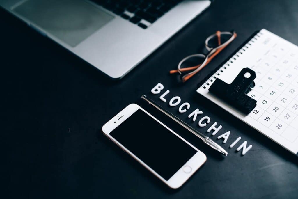 Las soluciones de identidad digital basadas en blockchain revolucionarán la forma en que concebimos la identidad, permitiendo un enfoque de la gestión de la identidad digital más seguro, eficiente y centrado en el usuario.